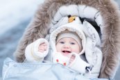 Jak bezpiecznie wozić dziecko zimą?